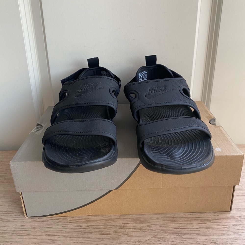 womens nike sandals with straps
